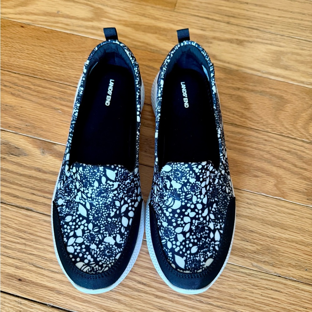 Lands End Black and White Slip-On Shoes Sneakers 7